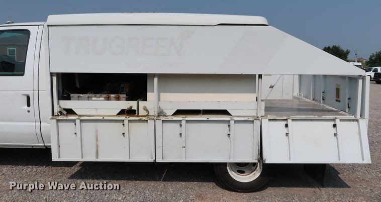 image for item KQ9842 2011 Ford E450 Super Duty  utility van with sprayer