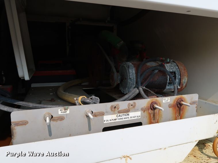 image for item KQ9842 2011 Ford E450 Super Duty  utility van with sprayer