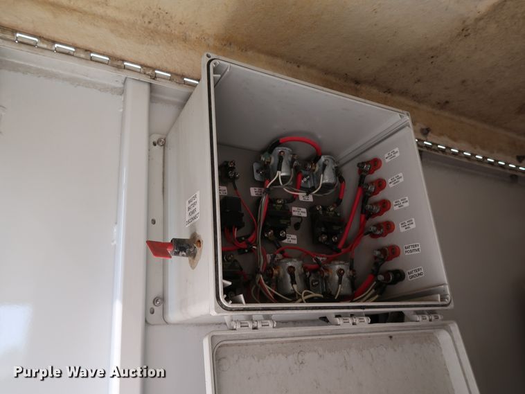 image for item KQ9842 2011 Ford E450 Super Duty  utility van with sprayer