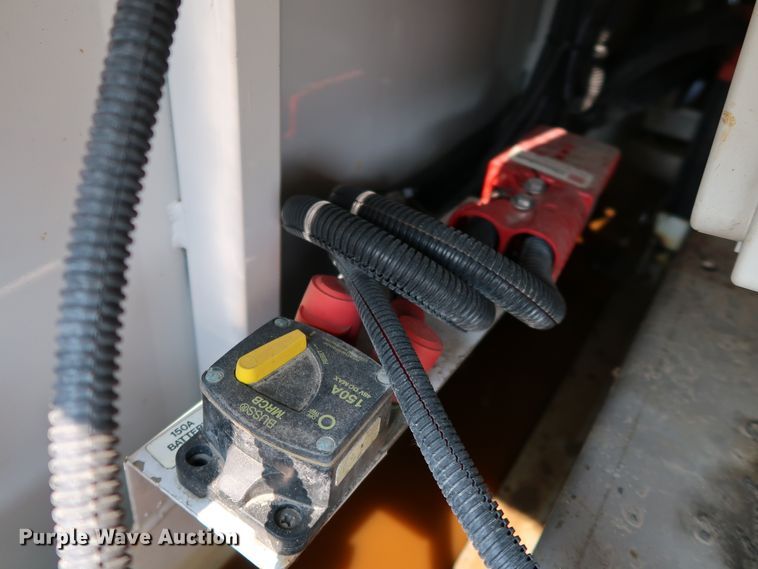 image for item KQ9842 2011 Ford E450 Super Duty  utility van with sprayer