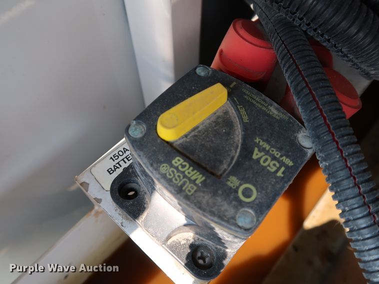 image for item KQ9842 2011 Ford E450 Super Duty  utility van with sprayer