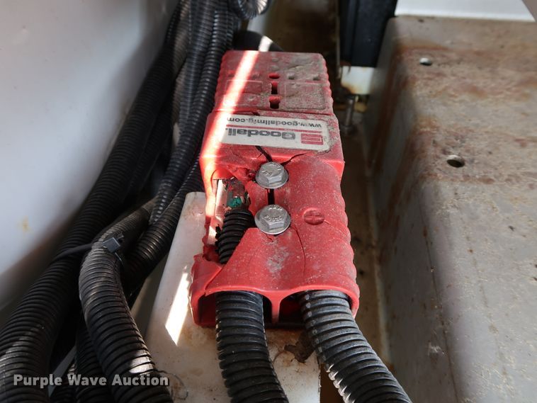 image for item KQ9842 2011 Ford E450 Super Duty  utility van with sprayer