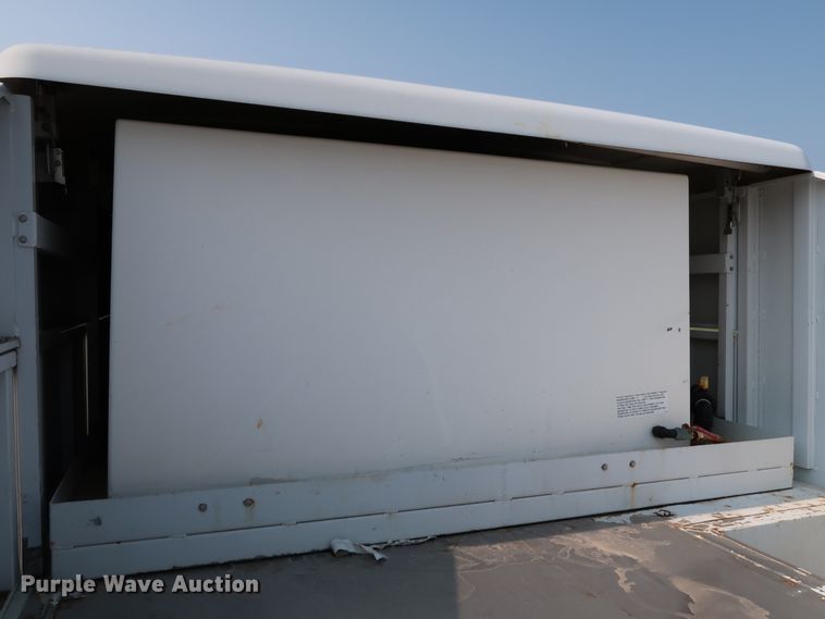 image for item KQ9842 2011 Ford E450 Super Duty  utility van with sprayer