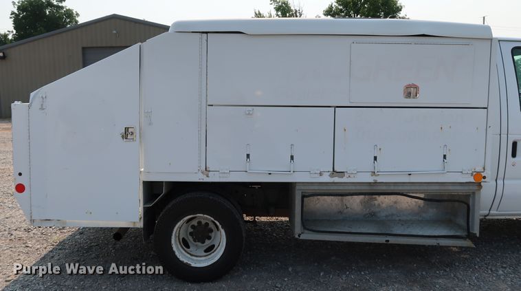 image for item KQ9842 2011 Ford E450 Super Duty  utility van with sprayer