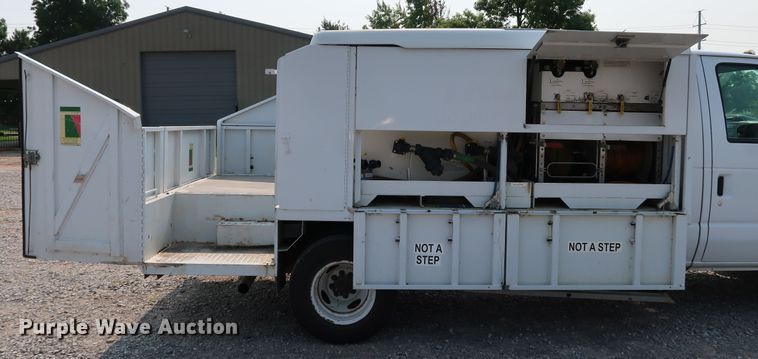 image for item KQ9842 2011 Ford E450 Super Duty  utility van with sprayer