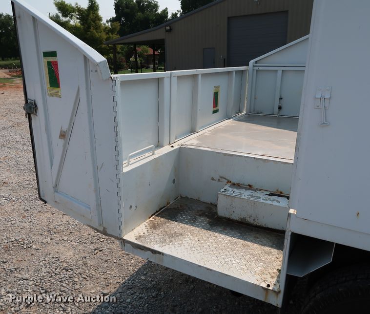 image for item KQ9842 2011 Ford E450 Super Duty  utility van with sprayer