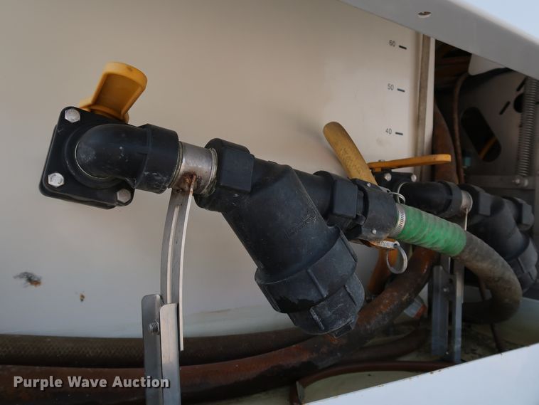 image for item KQ9842 2011 Ford E450 Super Duty  utility van with sprayer