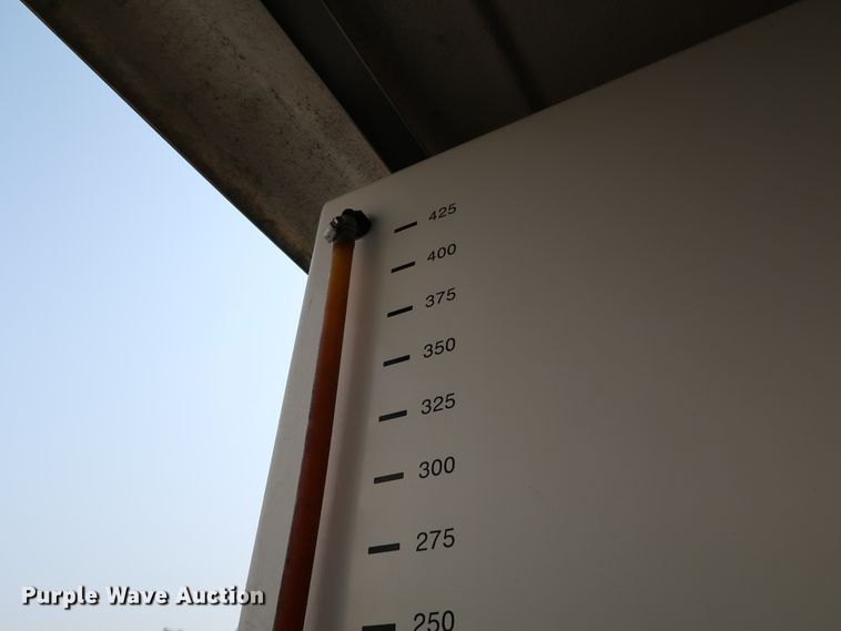 image for item KQ9842 2011 Ford E450 Super Duty  utility van with sprayer