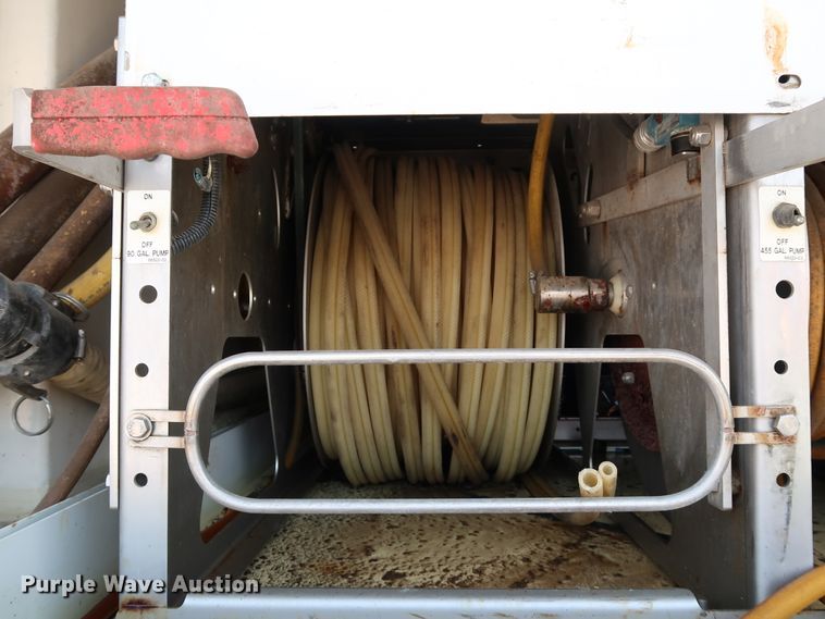 image for item KQ9842 2011 Ford E450 Super Duty  utility van with sprayer