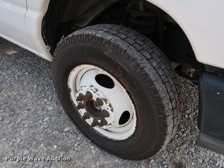 image for item KQ9842 2011 Ford E450 Super Duty  utility van with sprayer