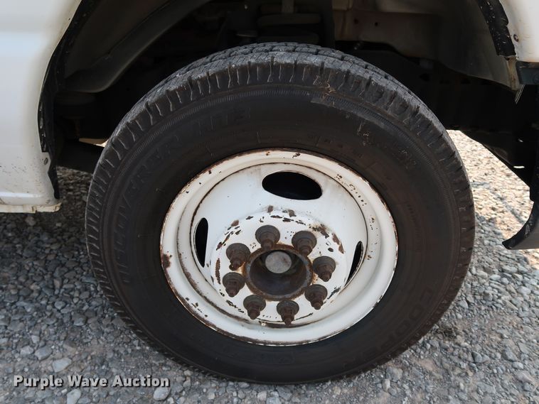 image for item KQ9842 2011 Ford E450 Super Duty  utility van with sprayer