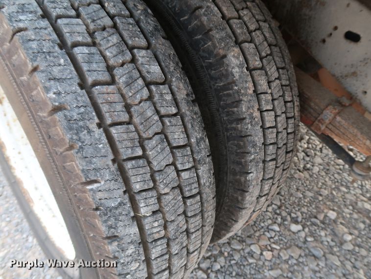 image for item KQ9842 2011 Ford E450 Super Duty  utility van with sprayer