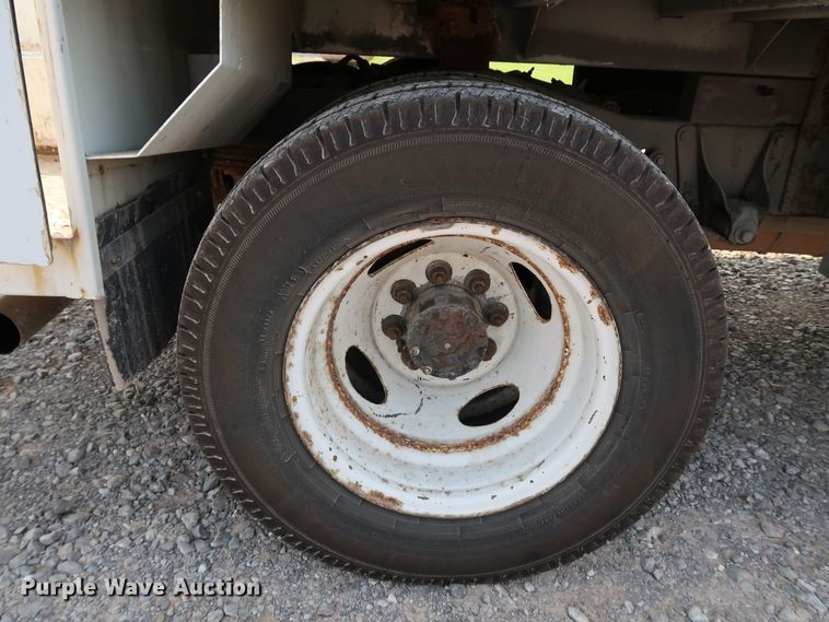 image for item KQ9842 2011 Ford E450 Super Duty  utility van with sprayer