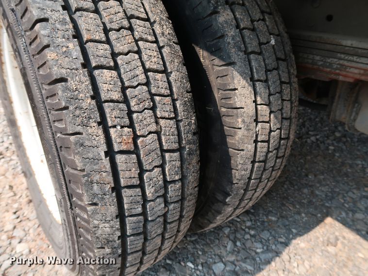 image for item KQ9842 2011 Ford E450 Super Duty  utility van with sprayer