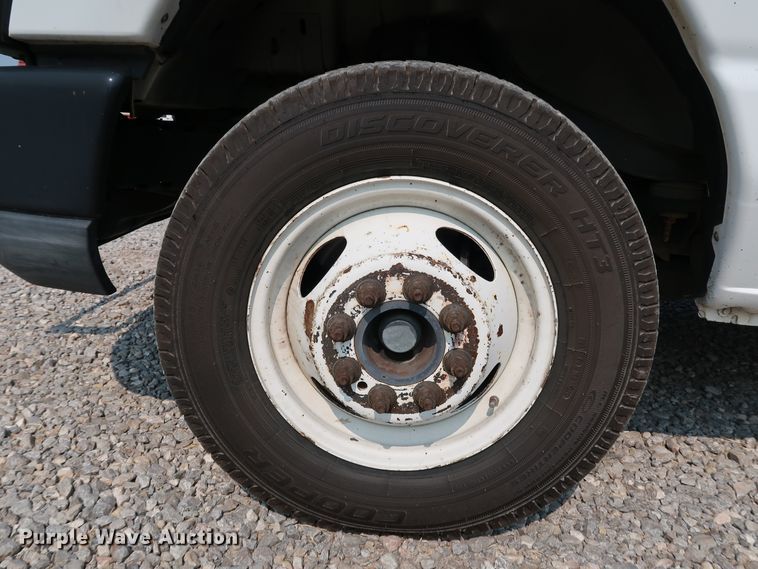 image for item KQ9842 2011 Ford E450 Super Duty  utility van with sprayer