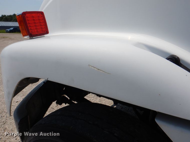 image for item KW9916 1996 Freightliner FL70  box truck