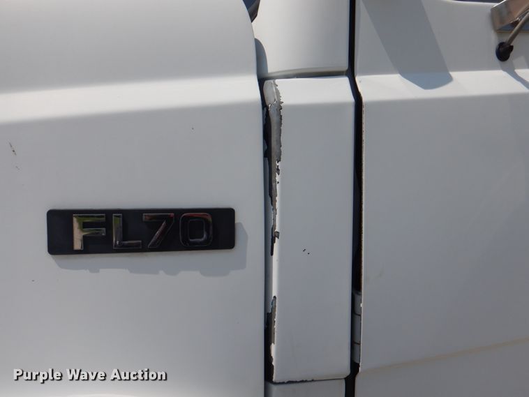 image for item KW9916 1996 Freightliner FL70  box truck