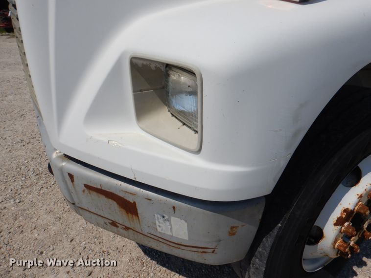 image for item KW9916 1996 Freightliner FL70  box truck