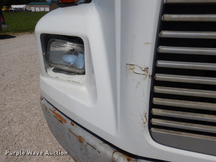 image for item KW9916 1996 Freightliner FL70  box truck