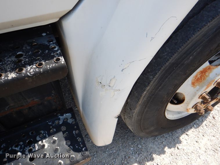 image for item KW9916 1996 Freightliner FL70  box truck