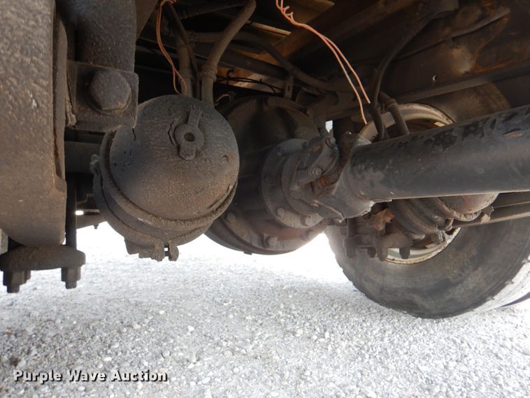 image for item KW9916 1996 Freightliner FL70  box truck