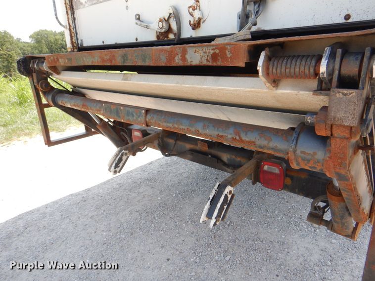 image for item KW9916 1996 Freightliner FL70  box truck