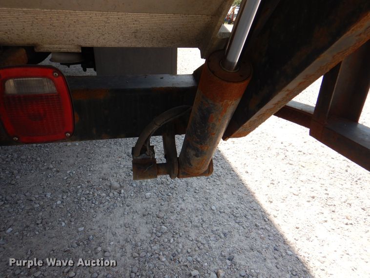 image for item KW9916 1996 Freightliner FL70  box truck