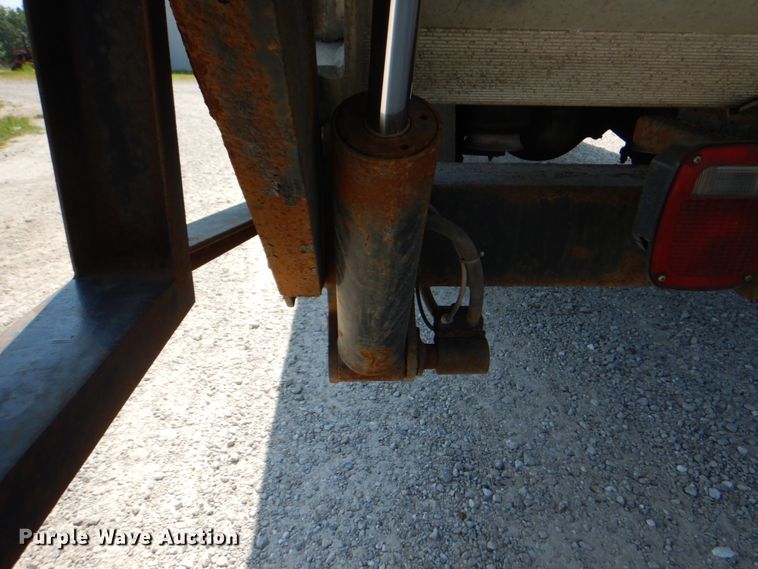 image for item KW9916 1996 Freightliner FL70  box truck