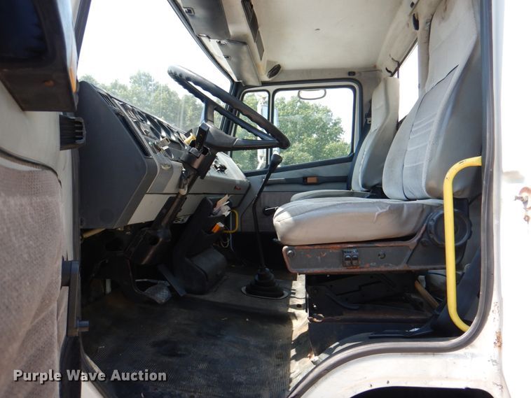 image for item KW9916 1996 Freightliner FL70  box truck