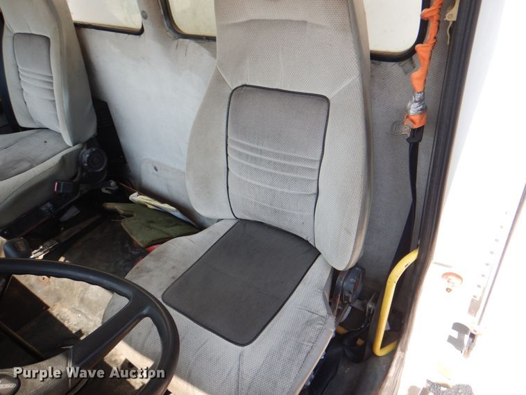 image for item KW9916 1996 Freightliner FL70  box truck