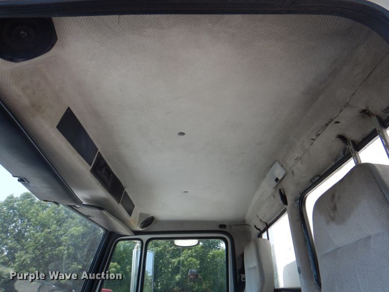 image for item KW9916 1996 Freightliner FL70  box truck