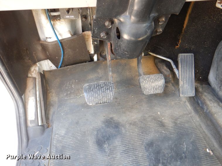 image for item KW9916 1996 Freightliner FL70  box truck