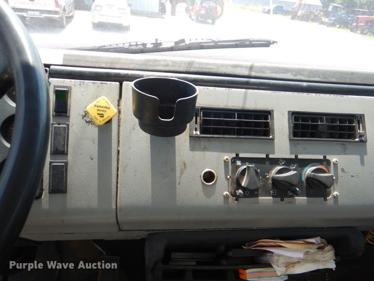 image for item KW9916 1996 Freightliner FL70  box truck