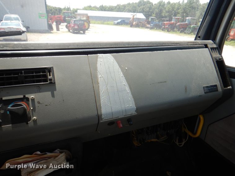 image for item KW9916 1996 Freightliner FL70  box truck