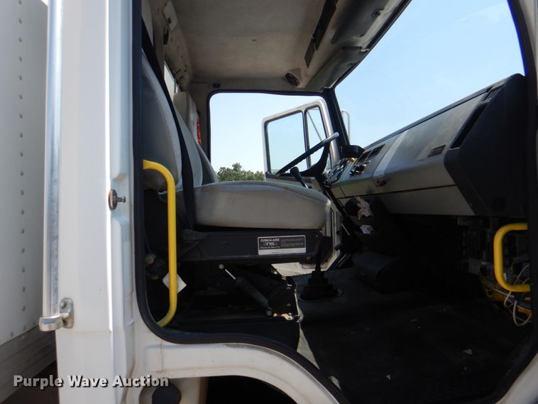 image for item KW9916 1996 Freightliner FL70  box truck