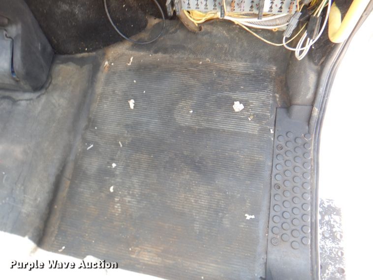 image for item KW9916 1996 Freightliner FL70  box truck