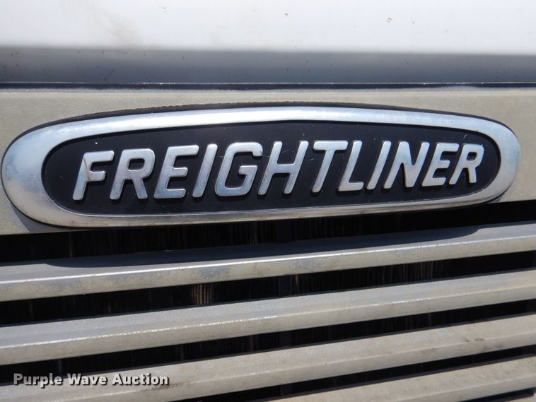 image for item KW9916 1996 Freightliner FL70  box truck