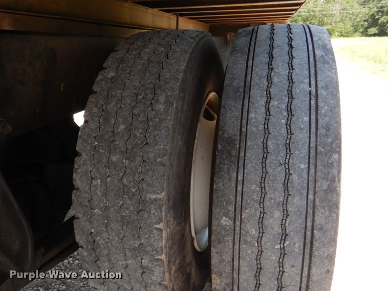 image for item KW9916 1996 Freightliner FL70  box truck