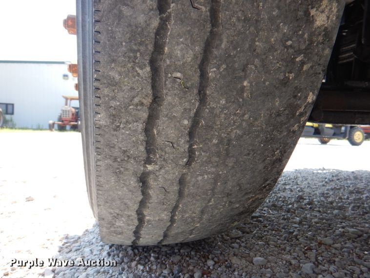 image for item KW9916 1996 Freightliner FL70  box truck