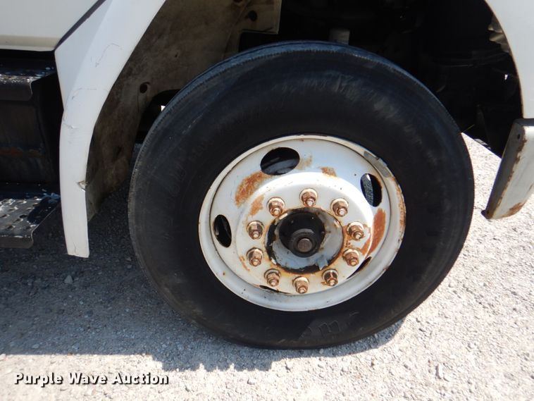 image for item KW9916 1996 Freightliner FL70  box truck