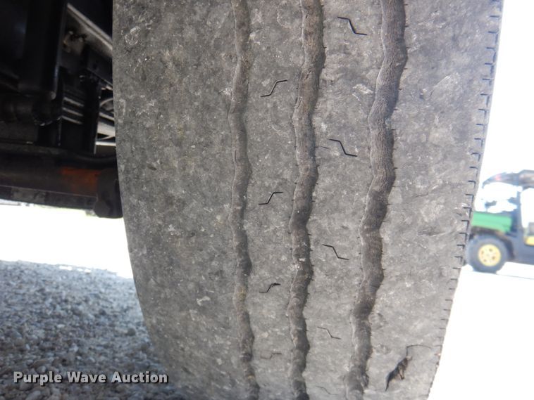 image for item KW9916 1996 Freightliner FL70  box truck