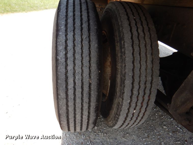 image for item KW9916 1996 Freightliner FL70  box truck