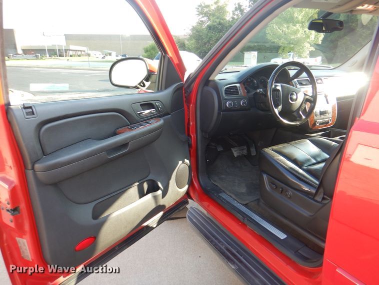 image for item KW9917 2007 Chevrolet Suburban LT  SUV