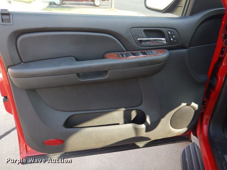 image for item KW9917 2007 Chevrolet Suburban LT  SUV