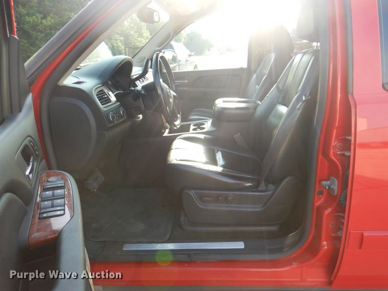 image for item KW9917 2007 Chevrolet Suburban LT  SUV