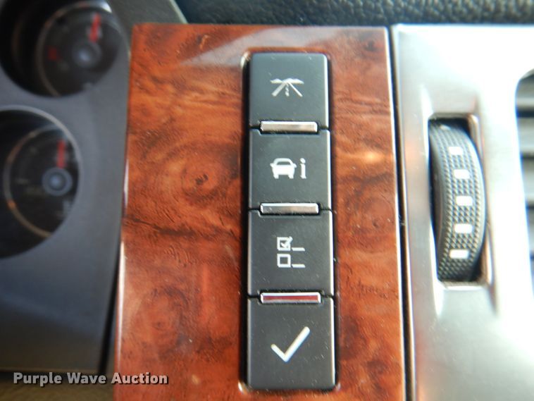 image for item KW9917 2007 Chevrolet Suburban LT  SUV