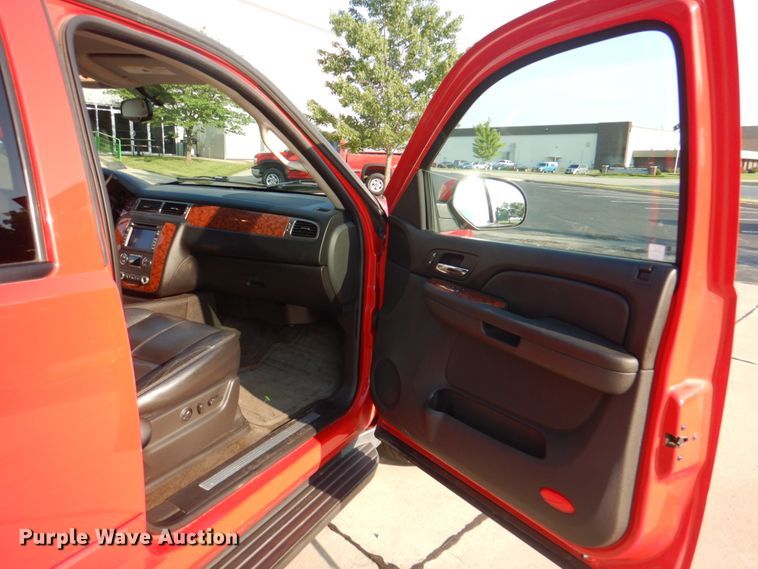 image for item KW9917 2007 Chevrolet Suburban LT  SUV