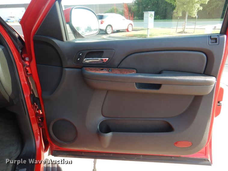 image for item KW9917 2007 Chevrolet Suburban LT  SUV