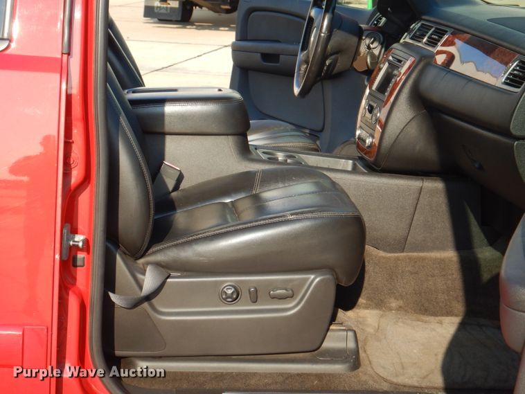 image for item KW9917 2007 Chevrolet Suburban LT  SUV