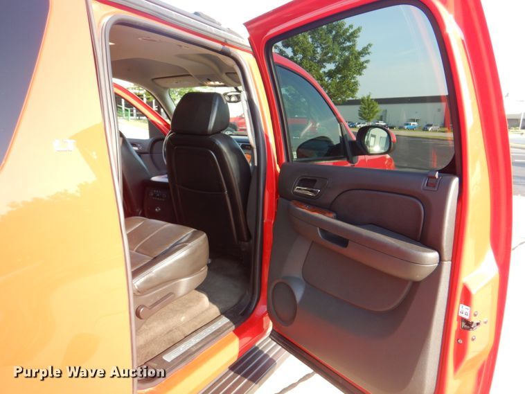 image for item KW9917 2007 Chevrolet Suburban LT  SUV